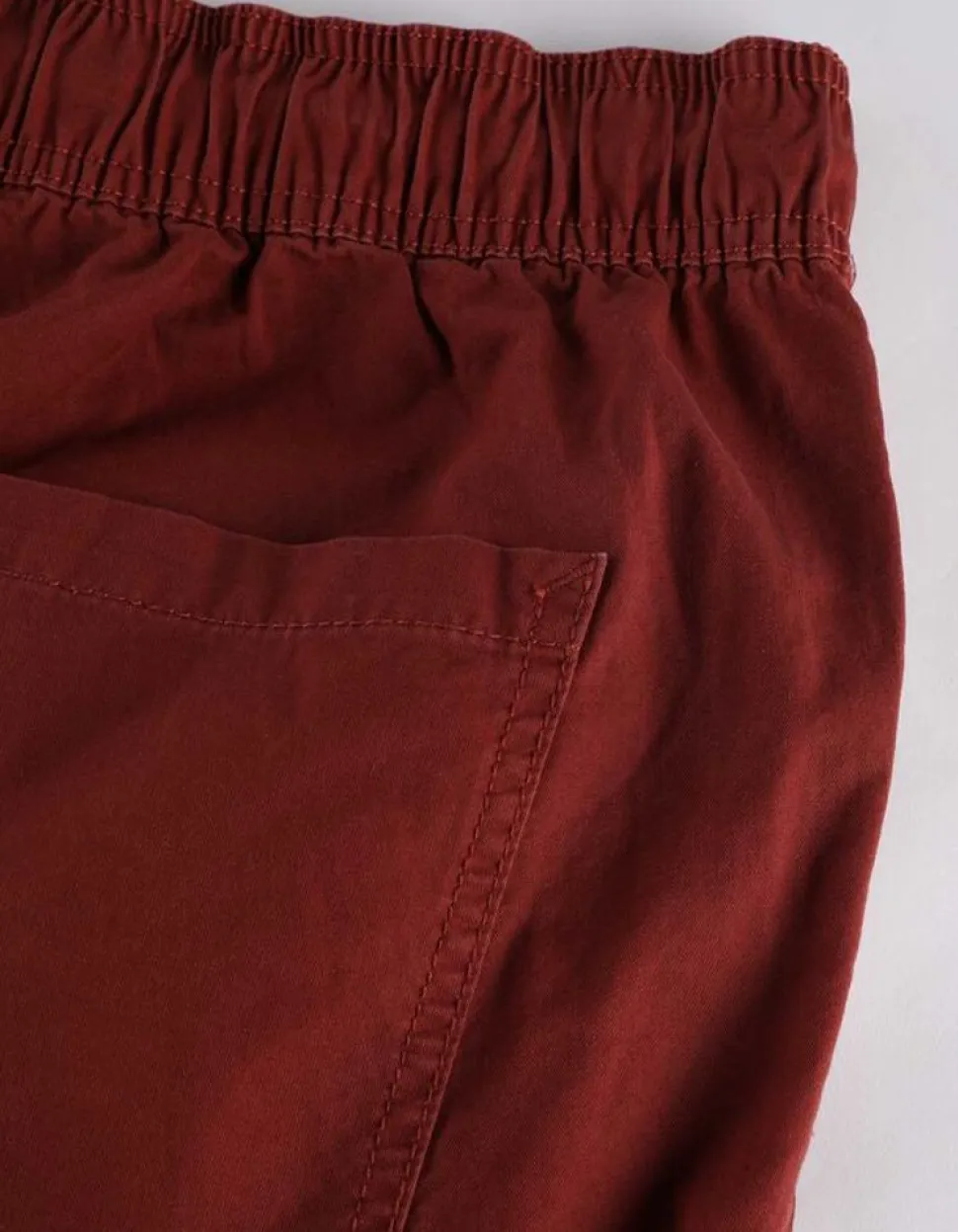 Chinoshort - Tunnelkoord Op Taillehoogte