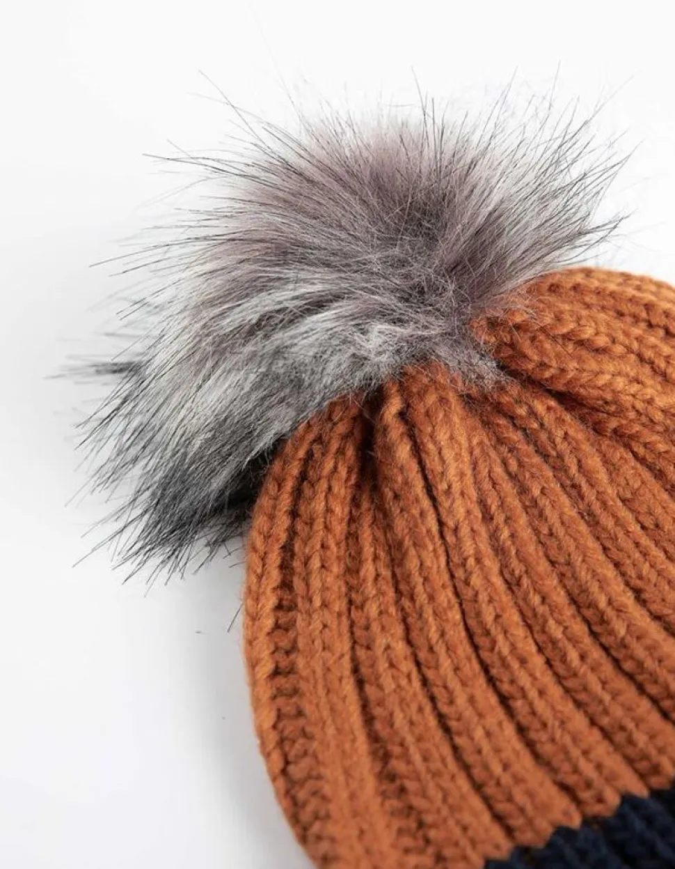 Muts Met Pompon - Omslag